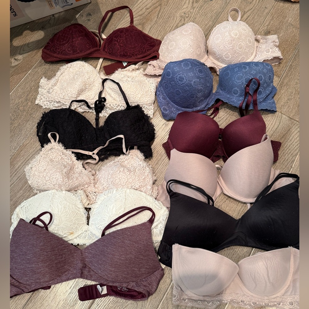 Bundle of 13 Aerie bras and barlettes size Medium and 34C ** plus free robe! 👘